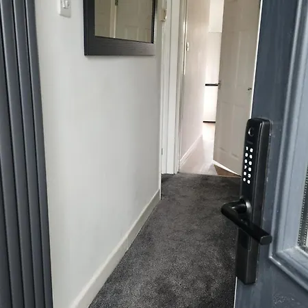 Stylish 3-bed House Nec-jlr-airport-hs2-driveway Σπίτι διακοπών *